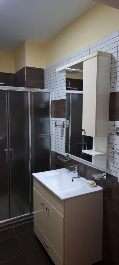 New & Great Located Apartment Near Center Tirana Exteriér fotografie